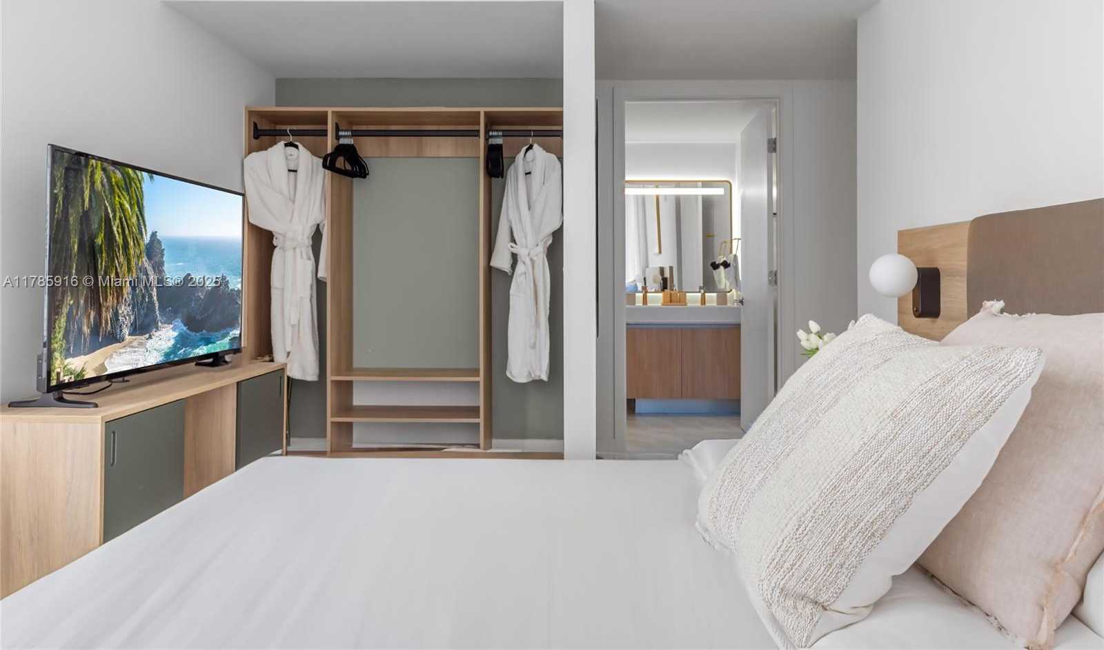 Small Image of 159 NORTH EAST 6TH ST #3701, Miami Number 34