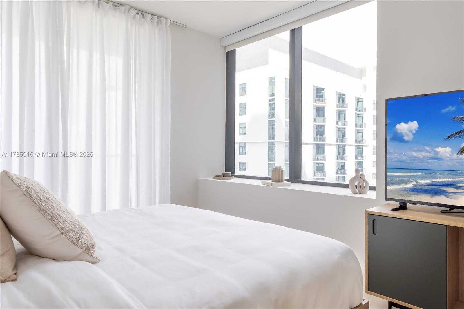 Small Image of 159 NORTH EAST 6TH ST #3701, Miami Number 35
