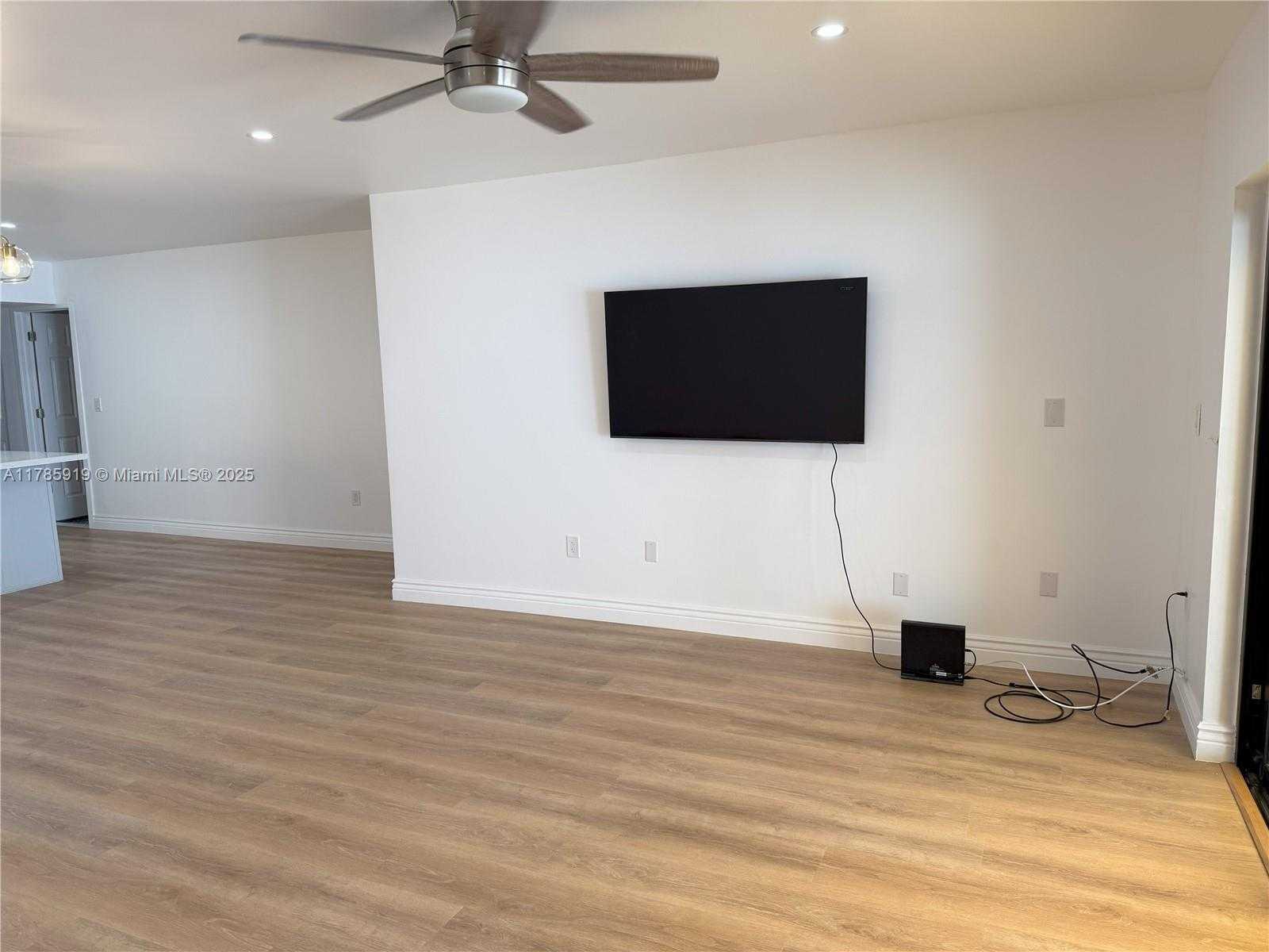 Small Image of 16528 BRIDGE END RD, Miami Lakes Number 7