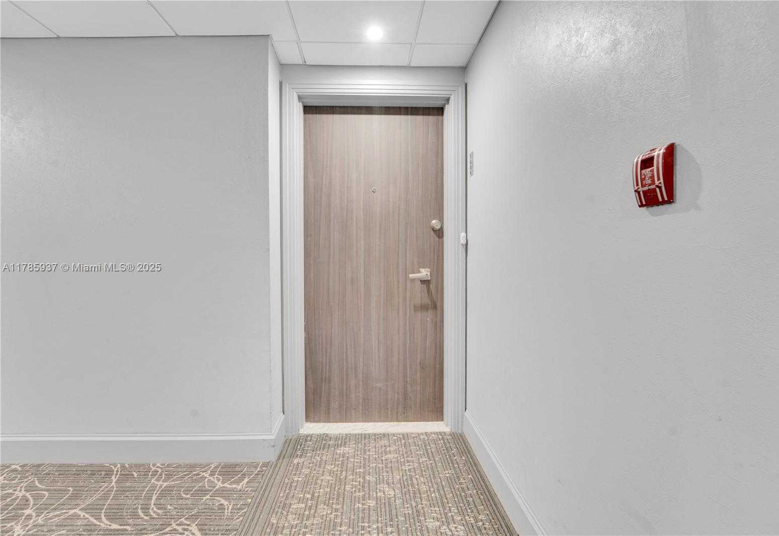 Small Image of 300 BAYVIEW DR #1606, Sunny Isles Beach Number 10
