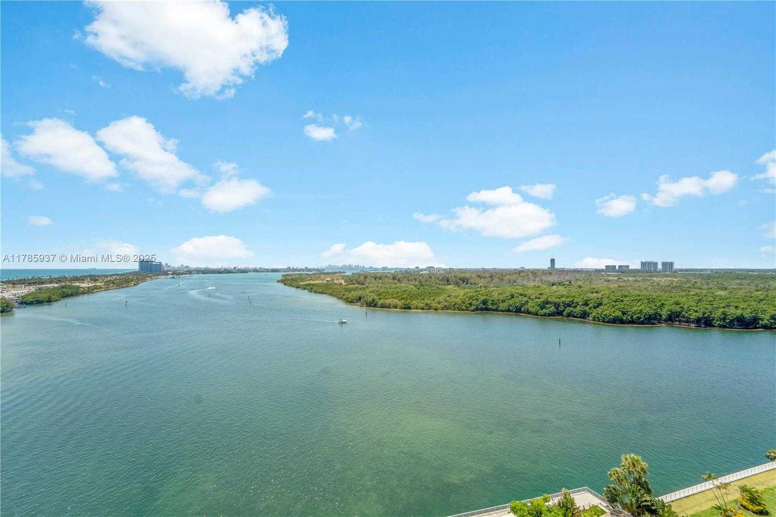 Small Image of 300 BAYVIEW DR #1606, Sunny Isles Beach Number 11