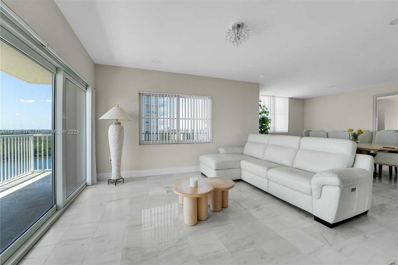 Small Image of 300 BAYVIEW DR #1606, Sunny Isles Beach Number 17