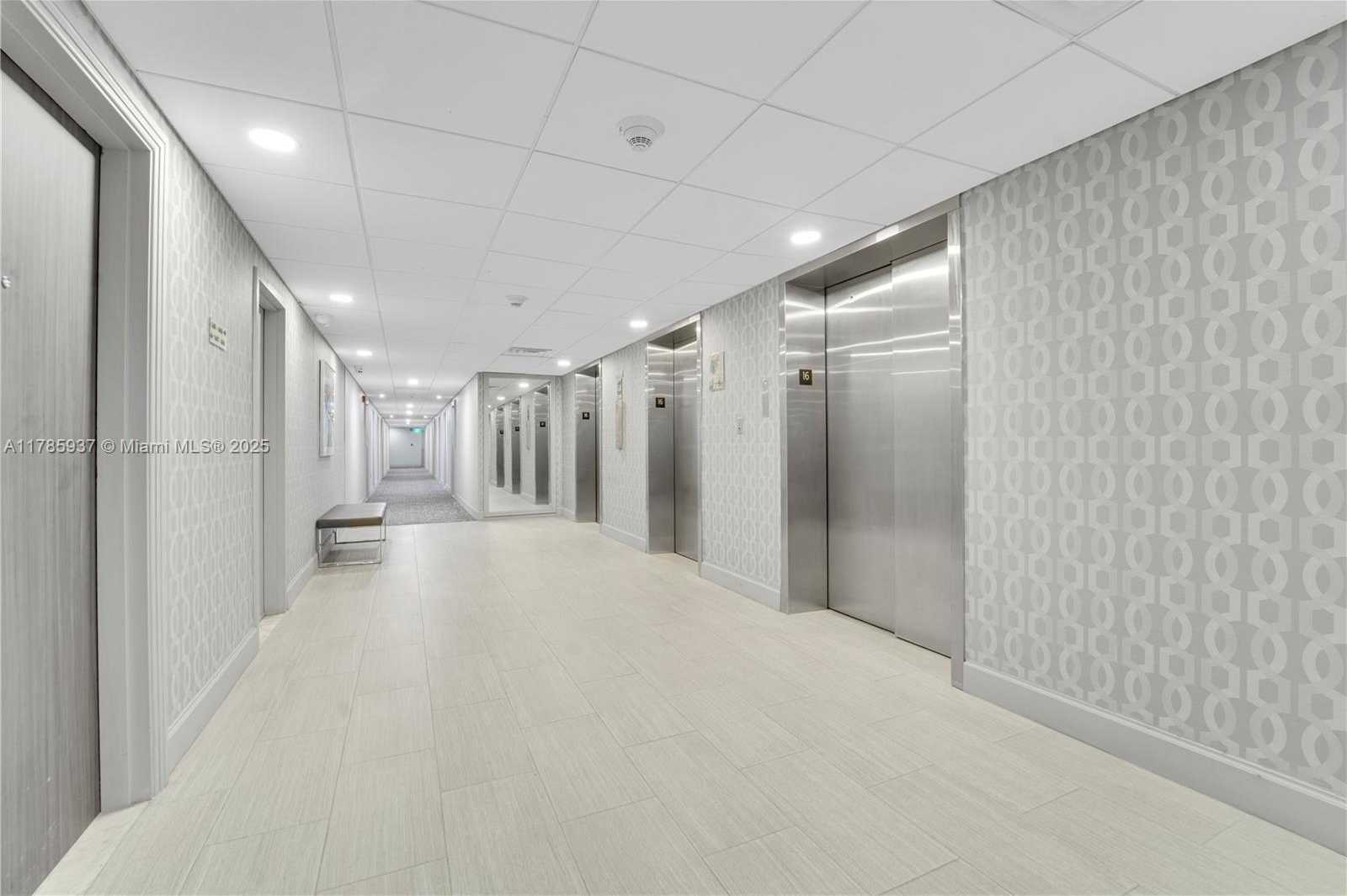 Small Image of 300 BAYVIEW DR #1606, Sunny Isles Beach Number 2