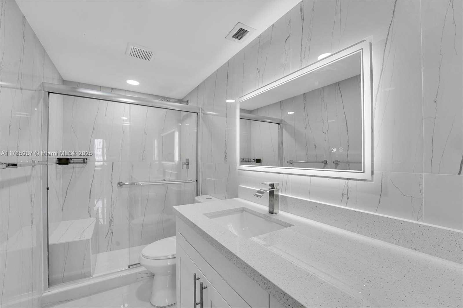 Small Image of 300 BAYVIEW DR #1606, Sunny Isles Beach Number 21
