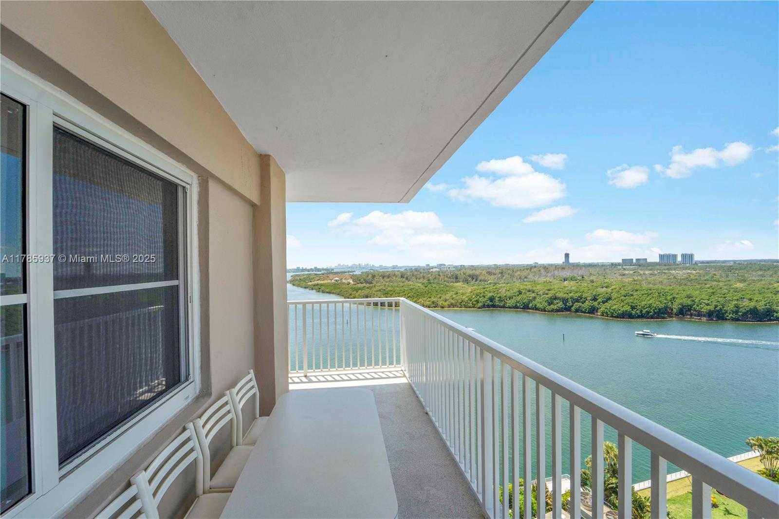 Small Image of 300 BAYVIEW DR #1606, Sunny Isles Beach Number 27