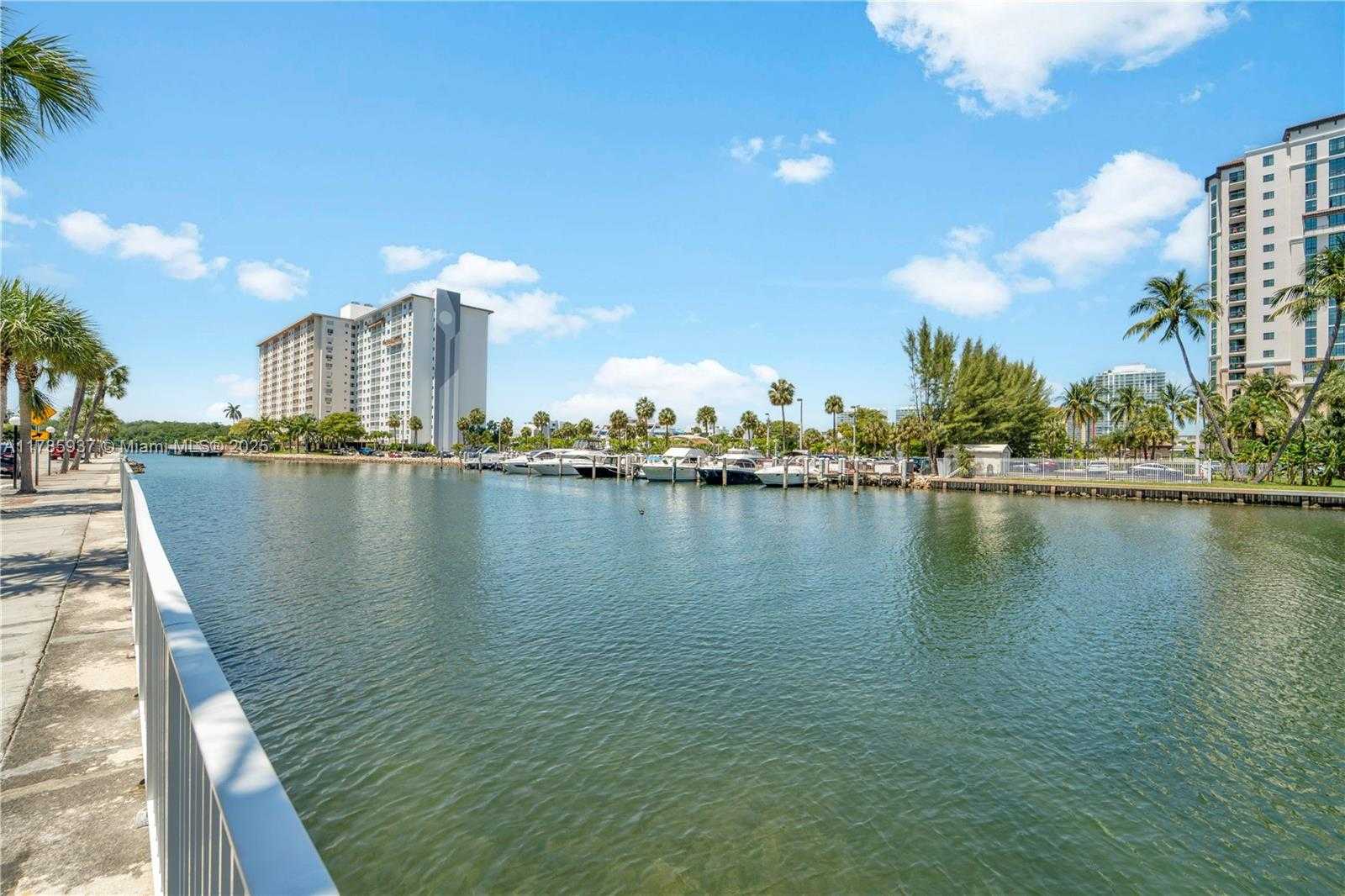 Small Image of 300 BAYVIEW DR #1606, Sunny Isles Beach Number 29