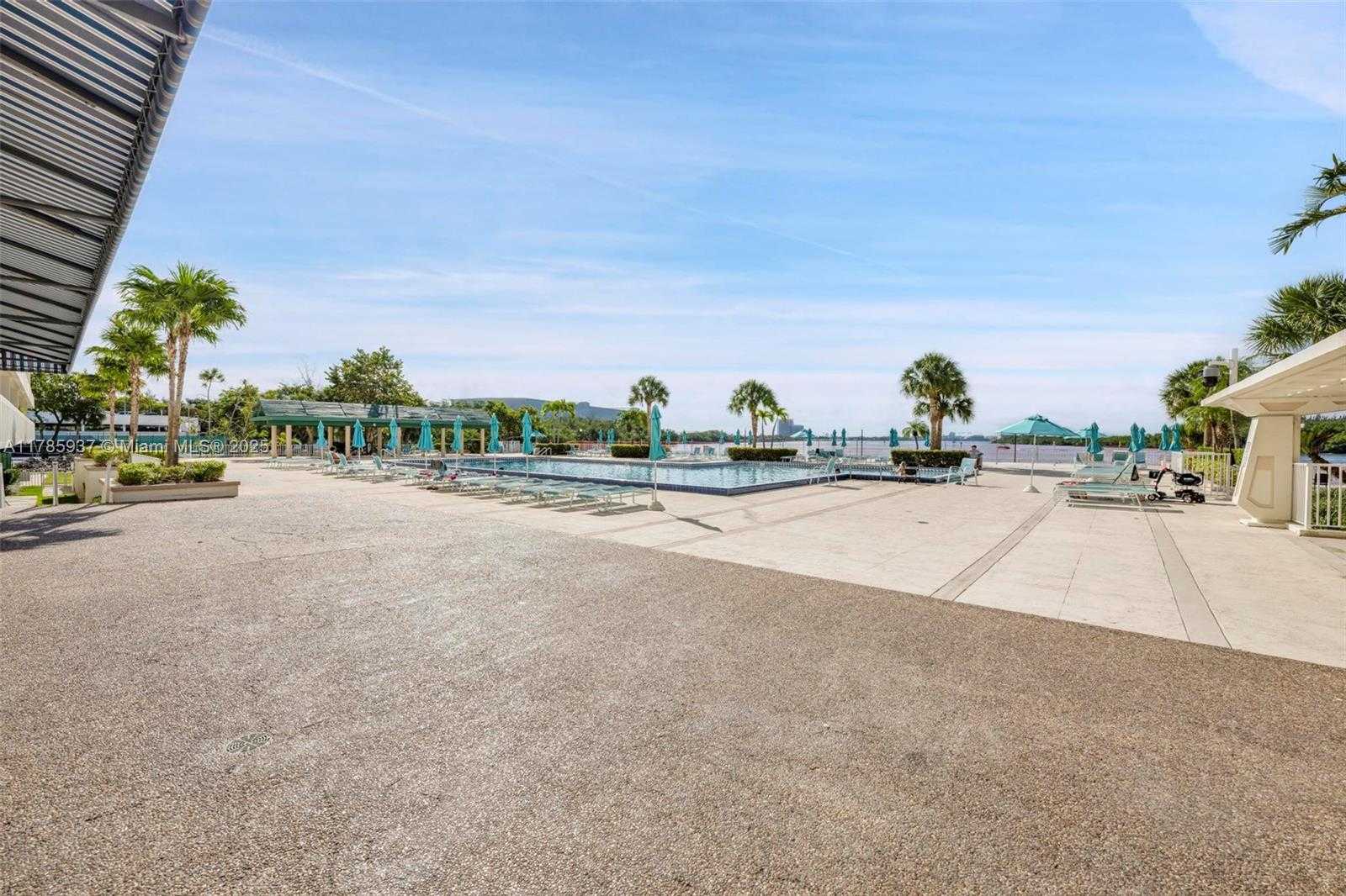 Small Image of 300 BAYVIEW DR #1606, Sunny Isles Beach Number 34