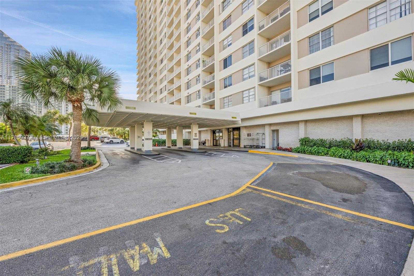 Small Image of 300 BAYVIEW DR #1606, Sunny Isles Beach Number 36