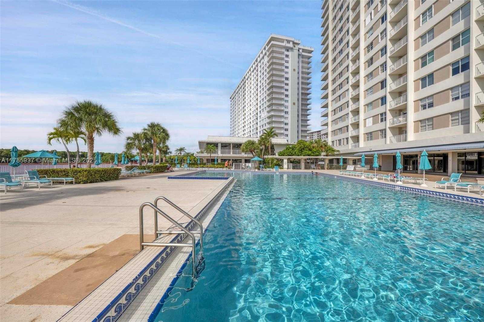 Small Image of 300 BAYVIEW DR #1606, Sunny Isles Beach Number 37