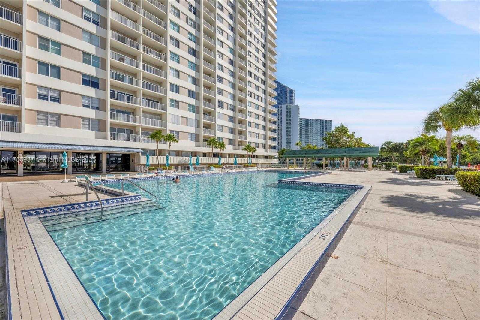 Small Image of 300 BAYVIEW DR #1606, Sunny Isles Beach Number 38