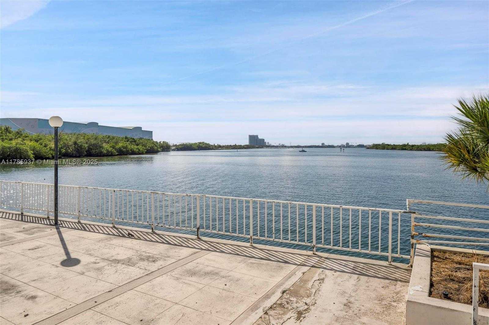 Small Image of 300 BAYVIEW DR #1606, Sunny Isles Beach Number 40