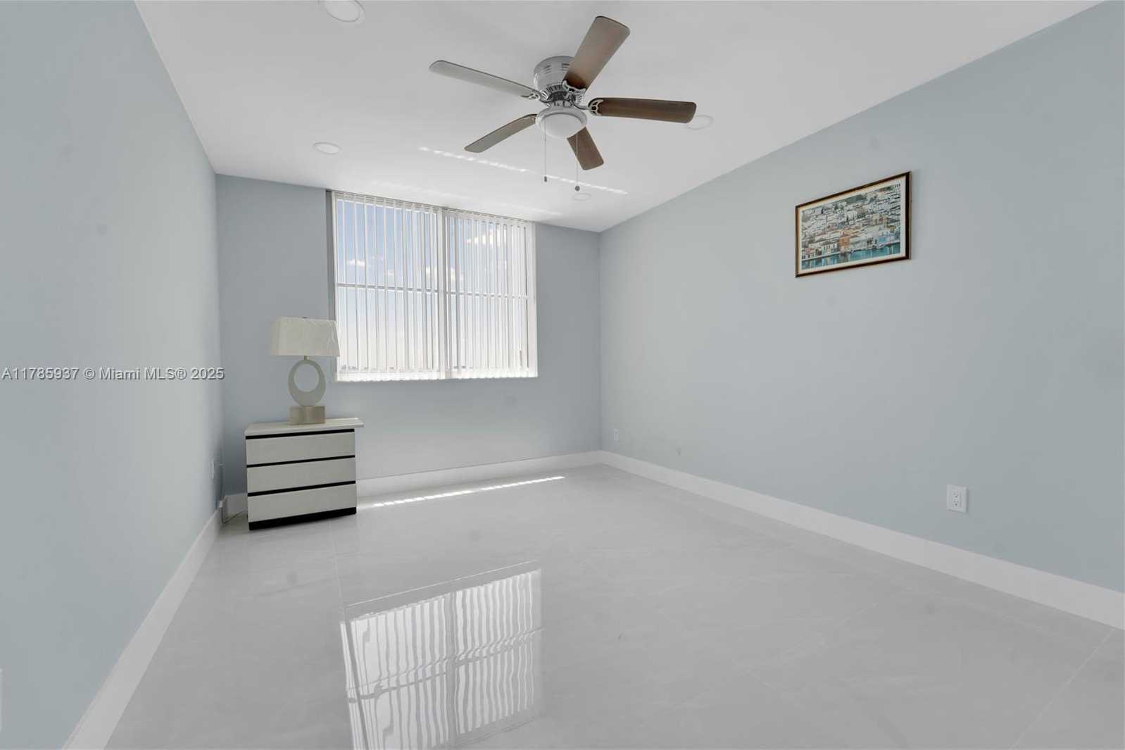 Small Image of 300 BAYVIEW DR #1606, Sunny Isles Beach Number 7