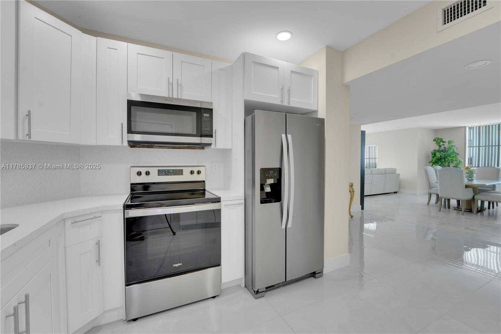 Small Image of 300 BAYVIEW DR #1606, Sunny Isles Beach Number 8