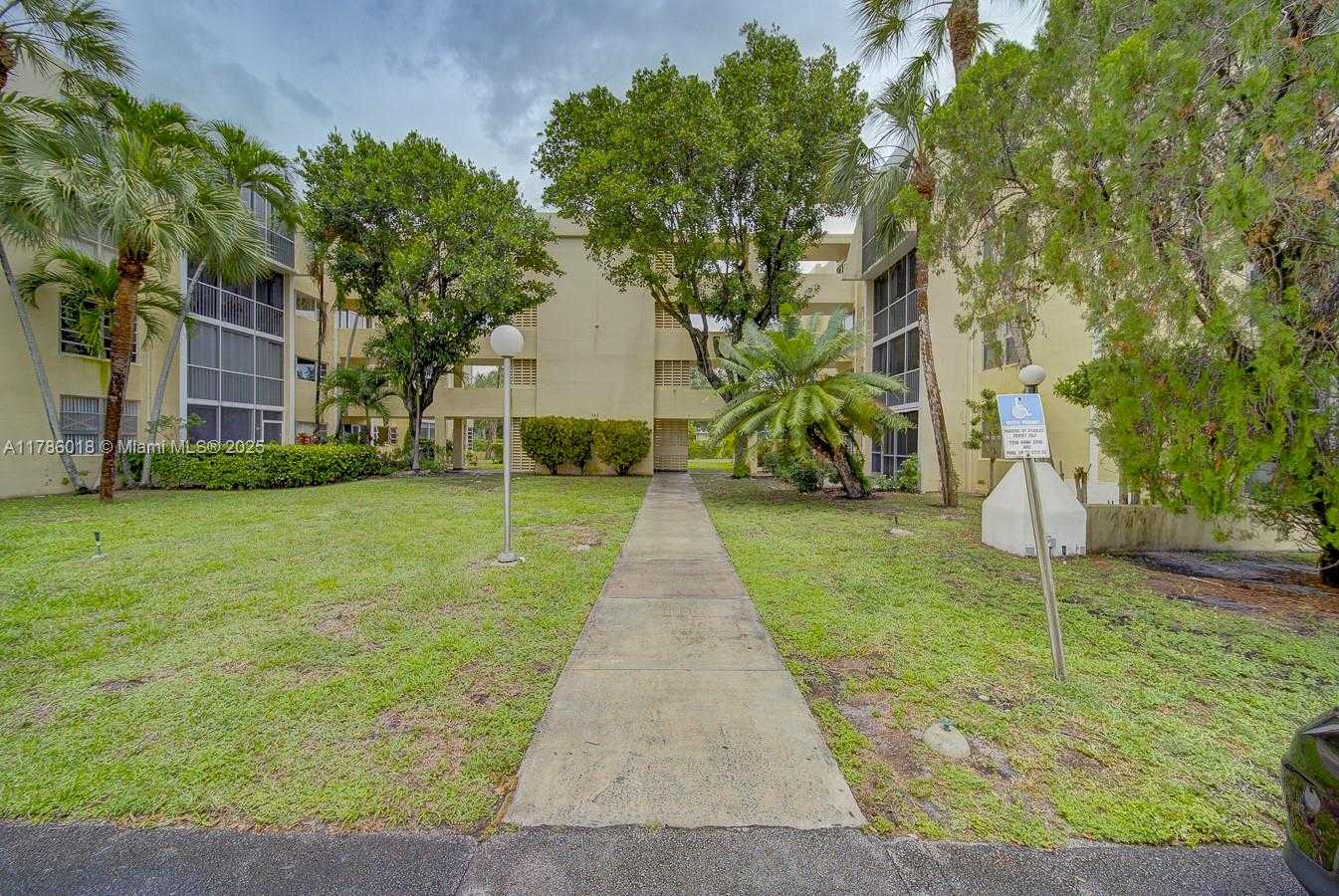 Small Image of 942 NORTH EAST 199TH ST #4A, Miami Number 19