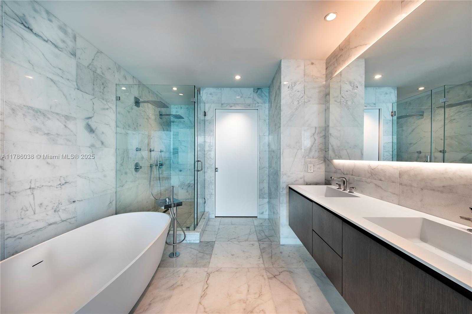 Small Image of 6901 COLLINS AVE #401, Miami Beach Number 14