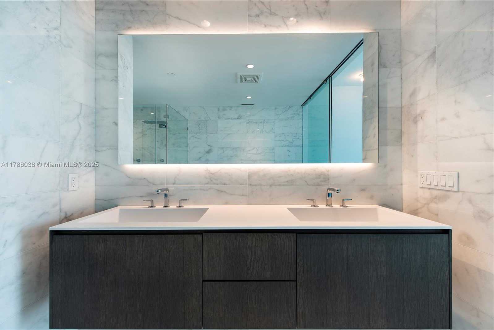 Small Image of 6901 COLLINS AVE #401, Miami Beach Number 16