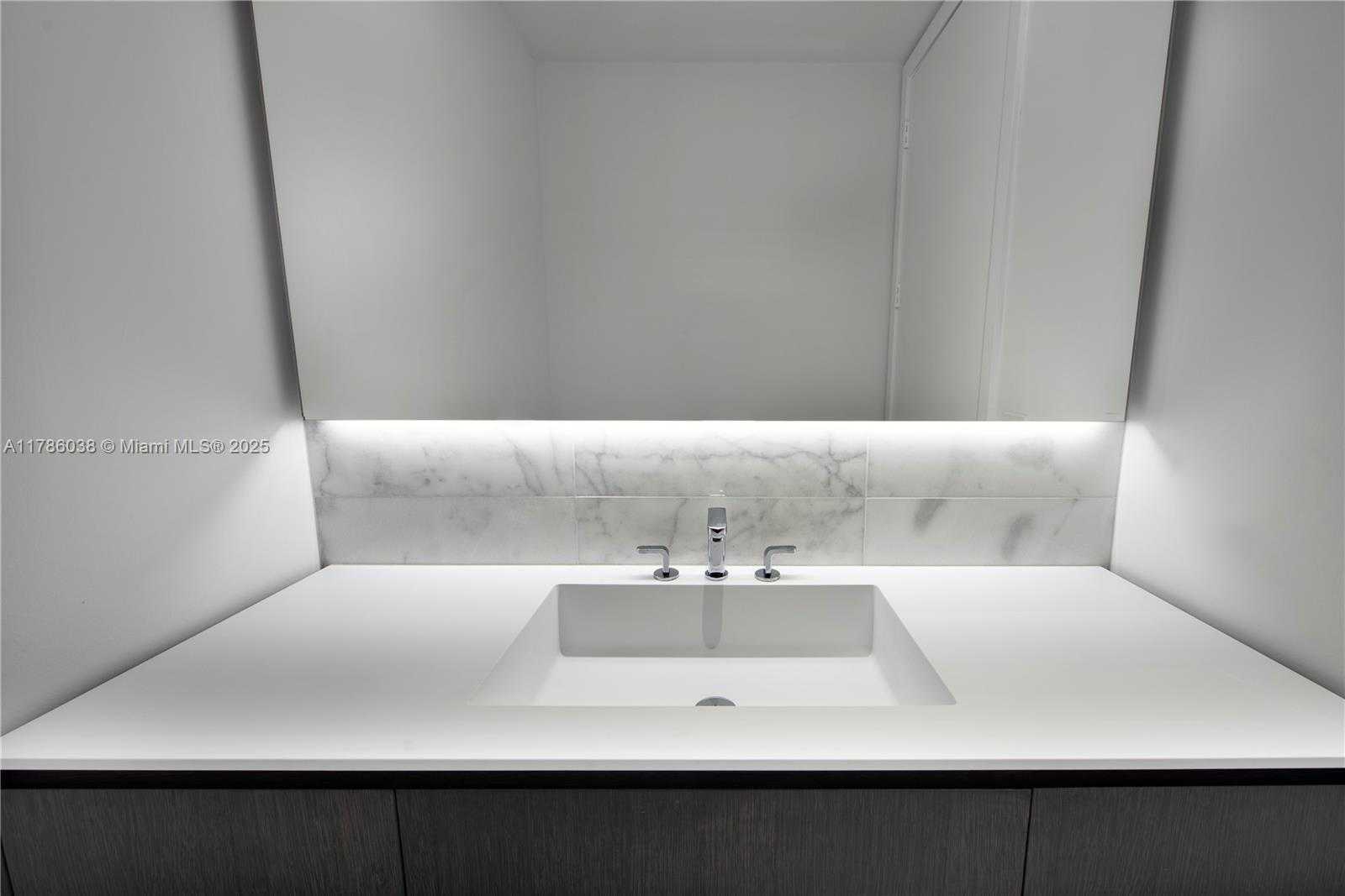 Small Image of 6901 COLLINS AVE #401, Miami Beach Number 19