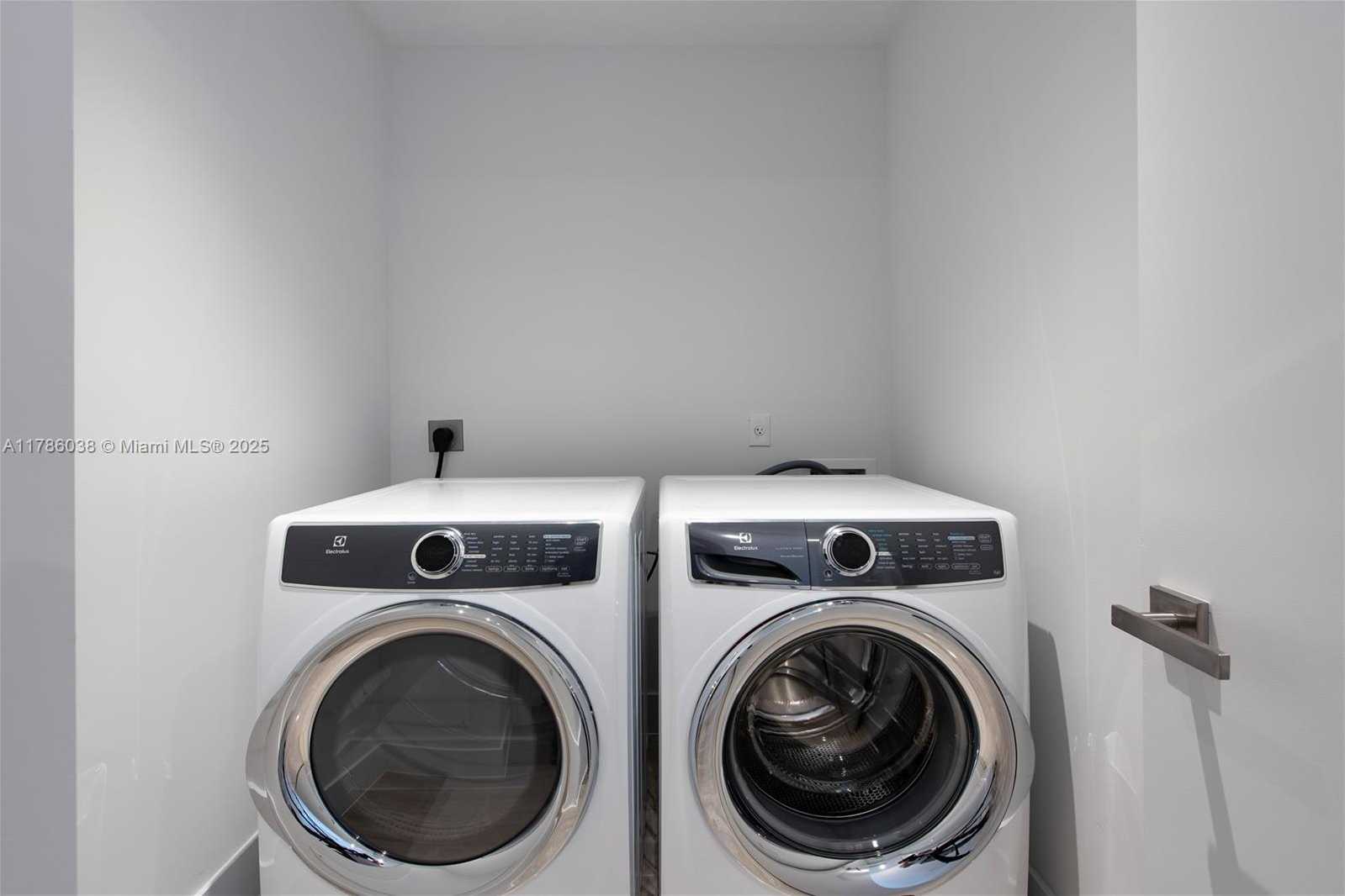 Small Image of 6901 COLLINS AVE #401, Miami Beach Number 24