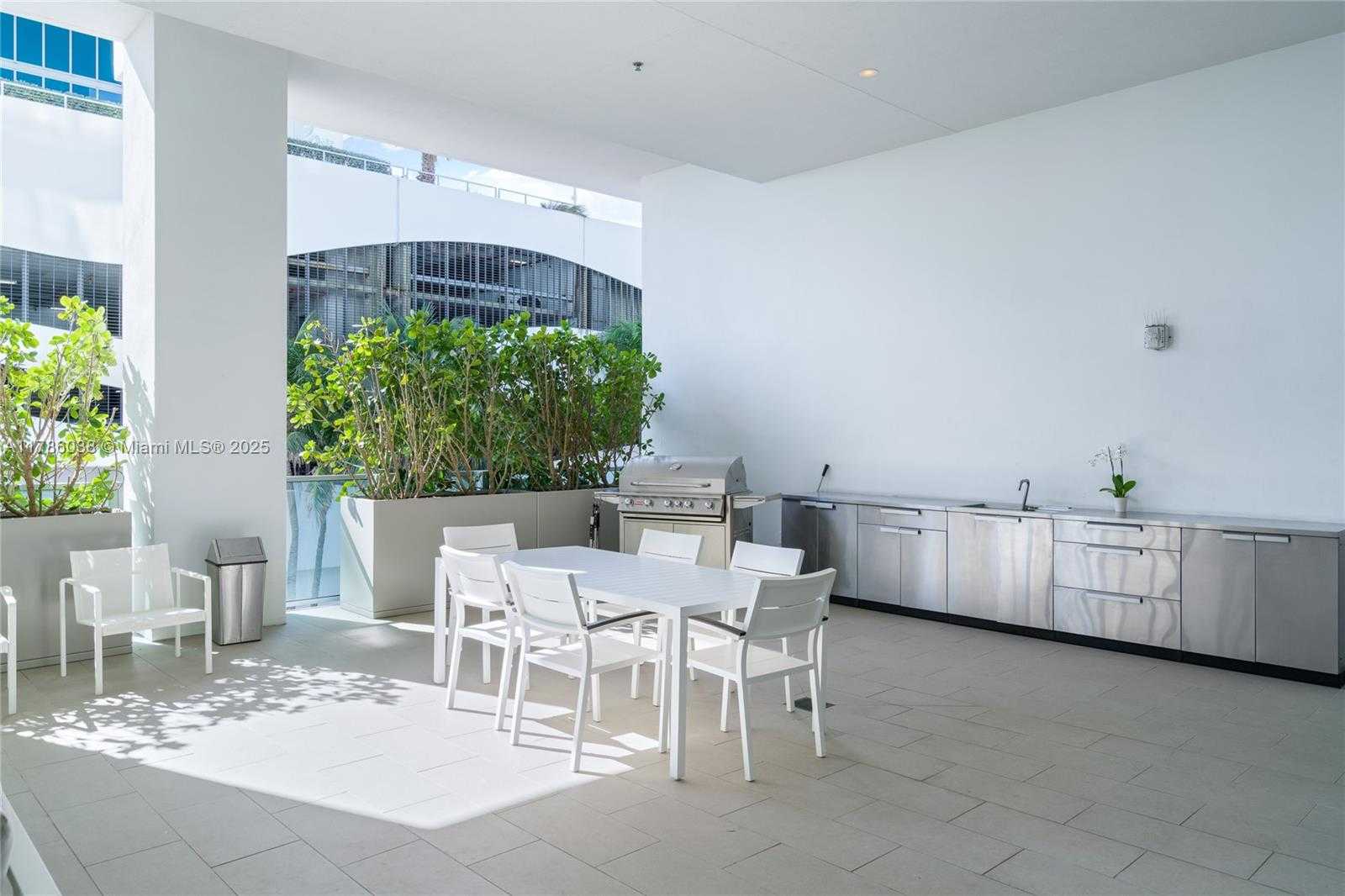 Small Image of 6901 COLLINS AVE #401, Miami Beach Number 26