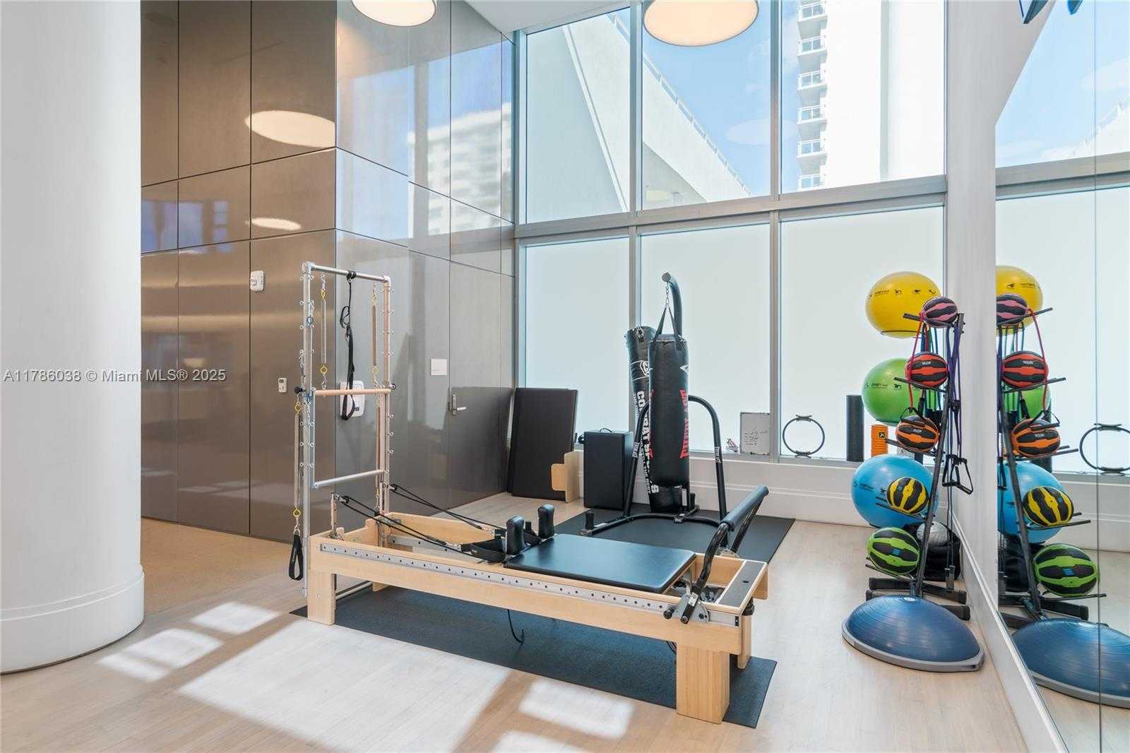 Small Image of 6901 COLLINS AVE #401, Miami Beach Number 40