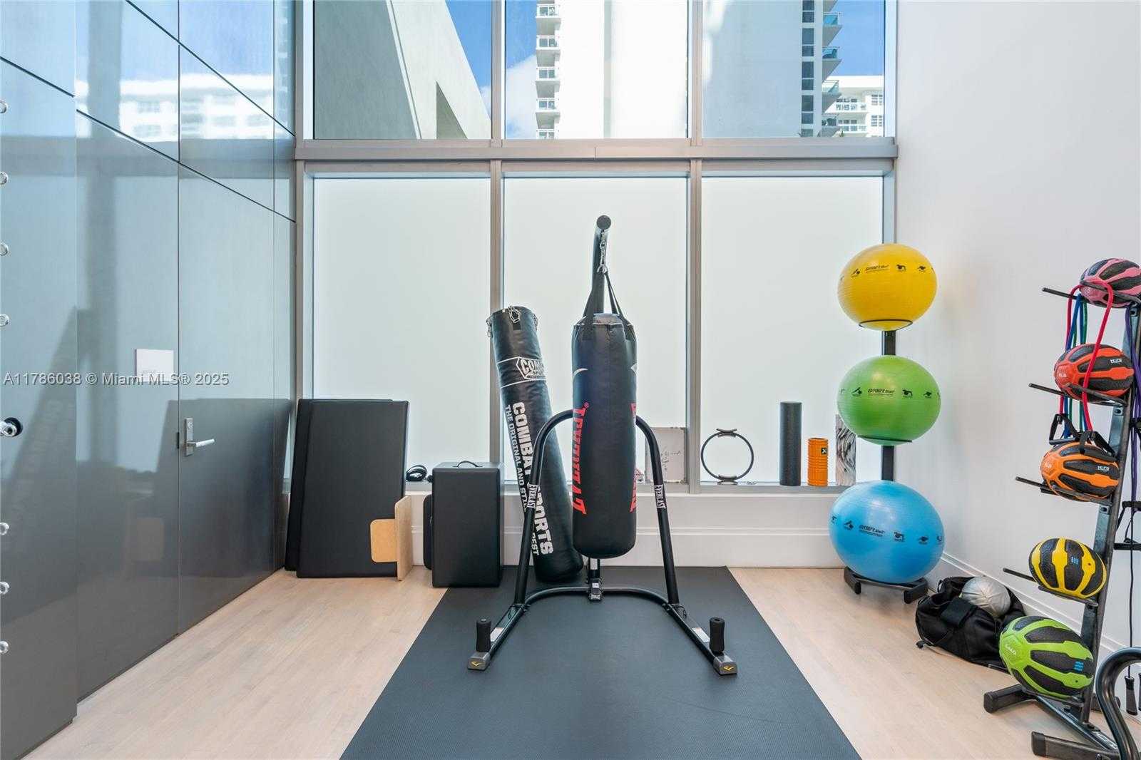 Small Image of 6901 COLLINS AVE #401, Miami Beach Number 42