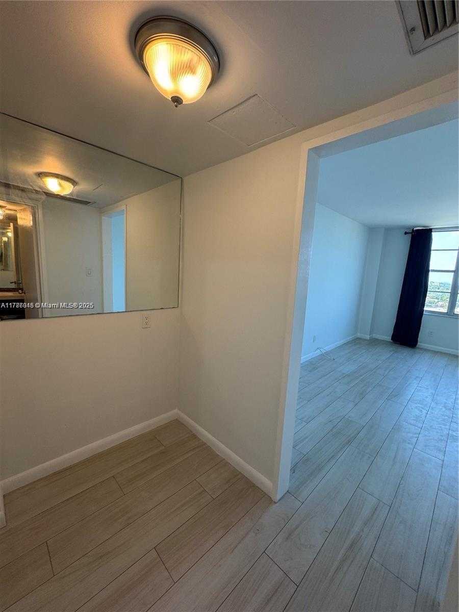 Small Image of 5161 COLLINS AVE #1206, Miami Beach Number 11