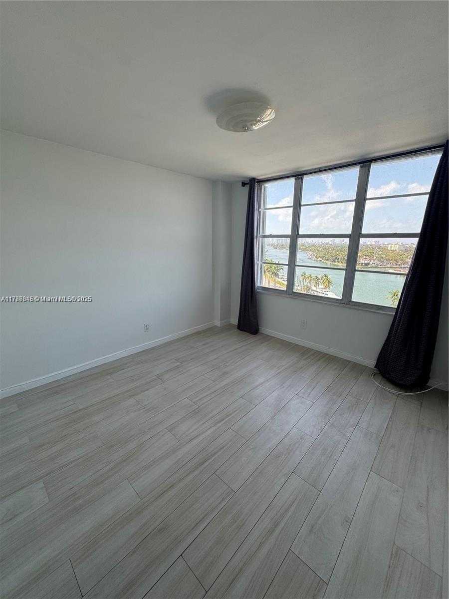 Small Image of 5161 COLLINS AVE #1206, Miami Beach Number 15