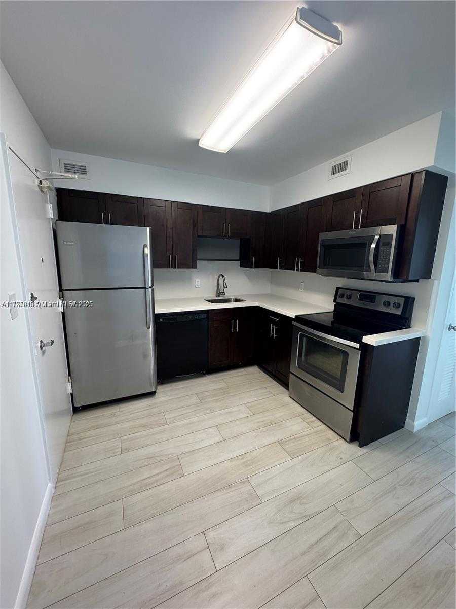 Small Image of 5161 COLLINS AVE #1206, Miami Beach Number 8
