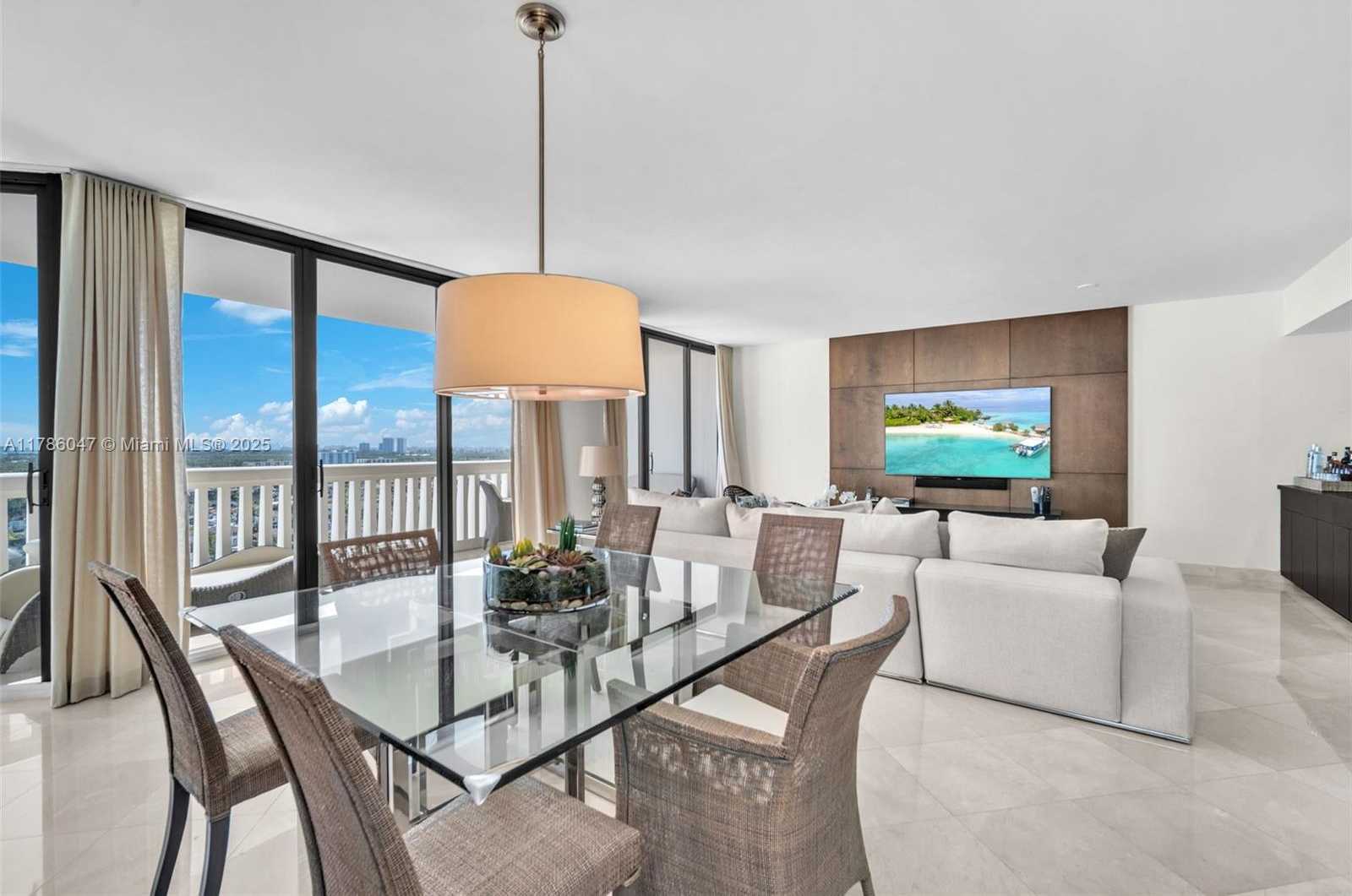 Small Image of 2000 ISLAND BLVD #1704, Aventura Number 14