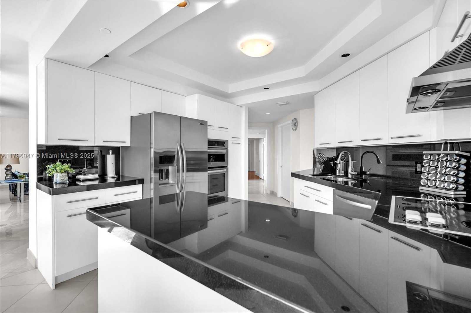 Small Image of 2000 ISLAND BLVD #1704, Aventura Number 16
