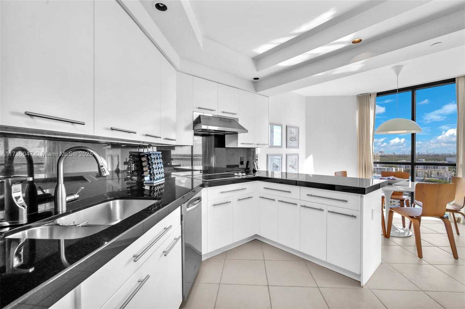 Small Image of 2000 ISLAND BLVD #1704, Aventura Number 18