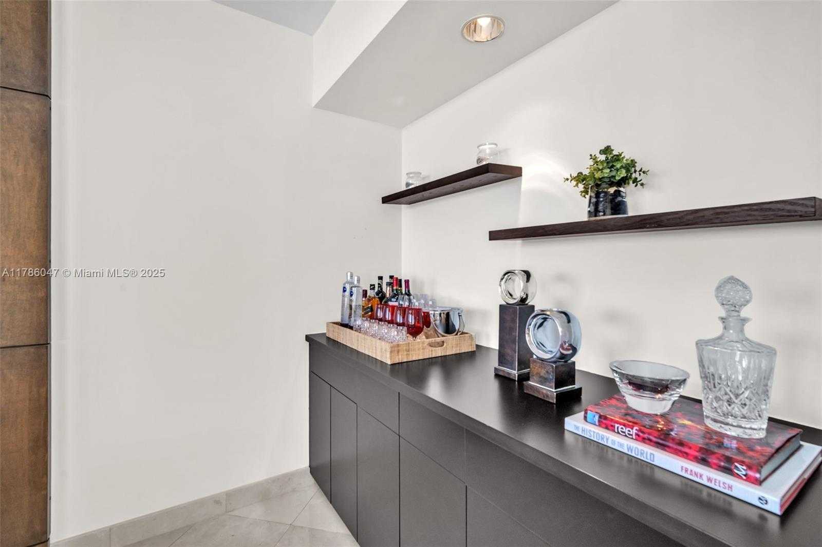 Small Image of 2000 ISLAND BLVD #1704, Aventura Number 19