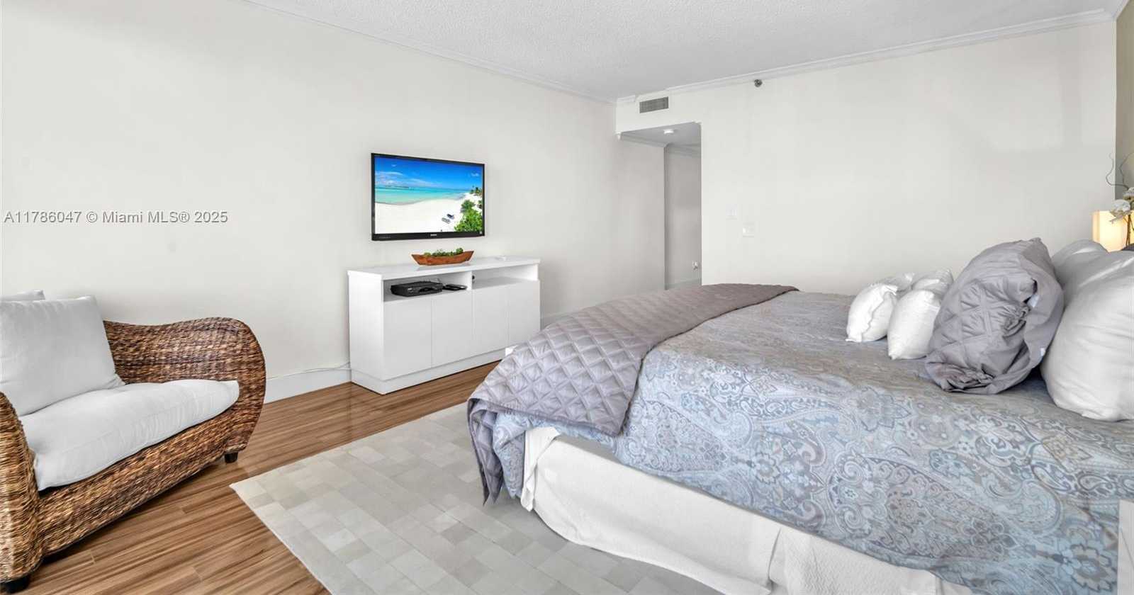 Small Image of 2000 ISLAND BLVD #1704, Aventura Number 20