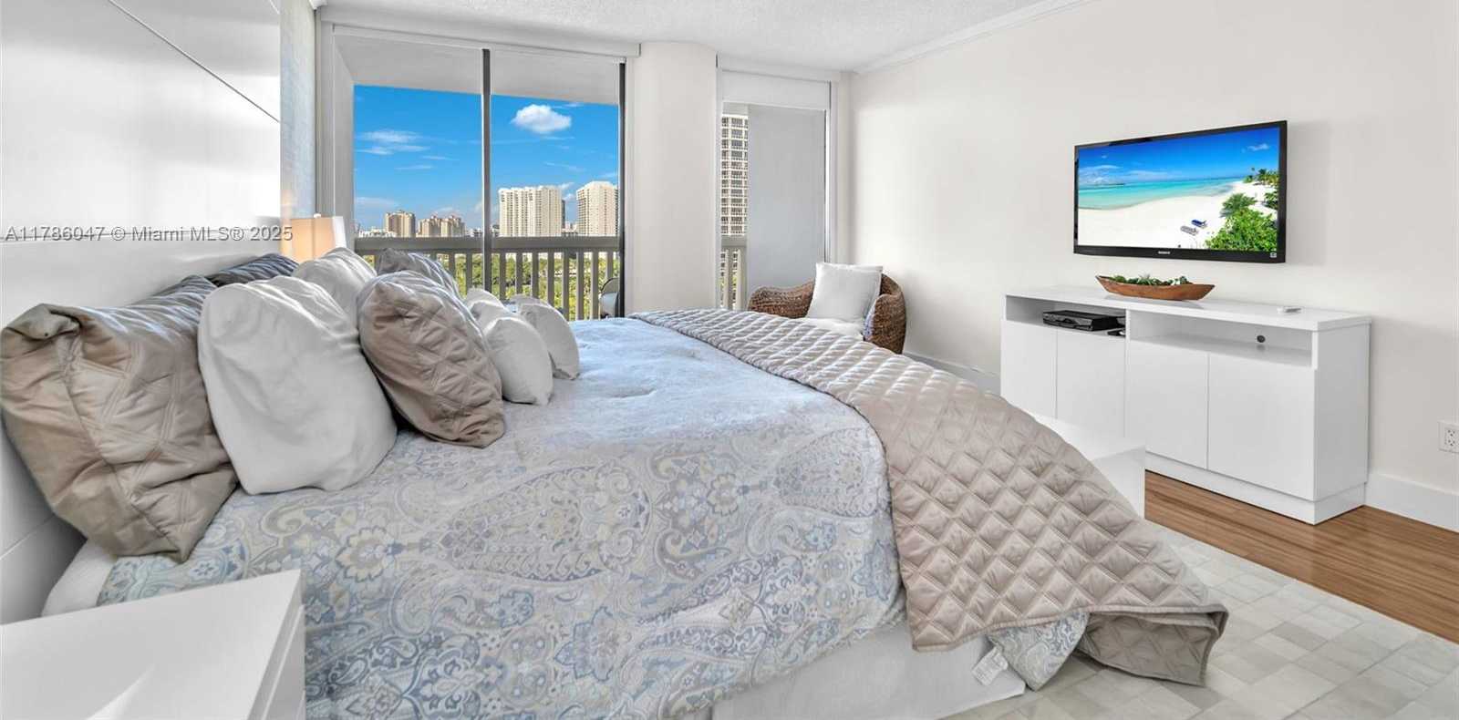 Small Image of 2000 ISLAND BLVD #1704, Aventura Number 21