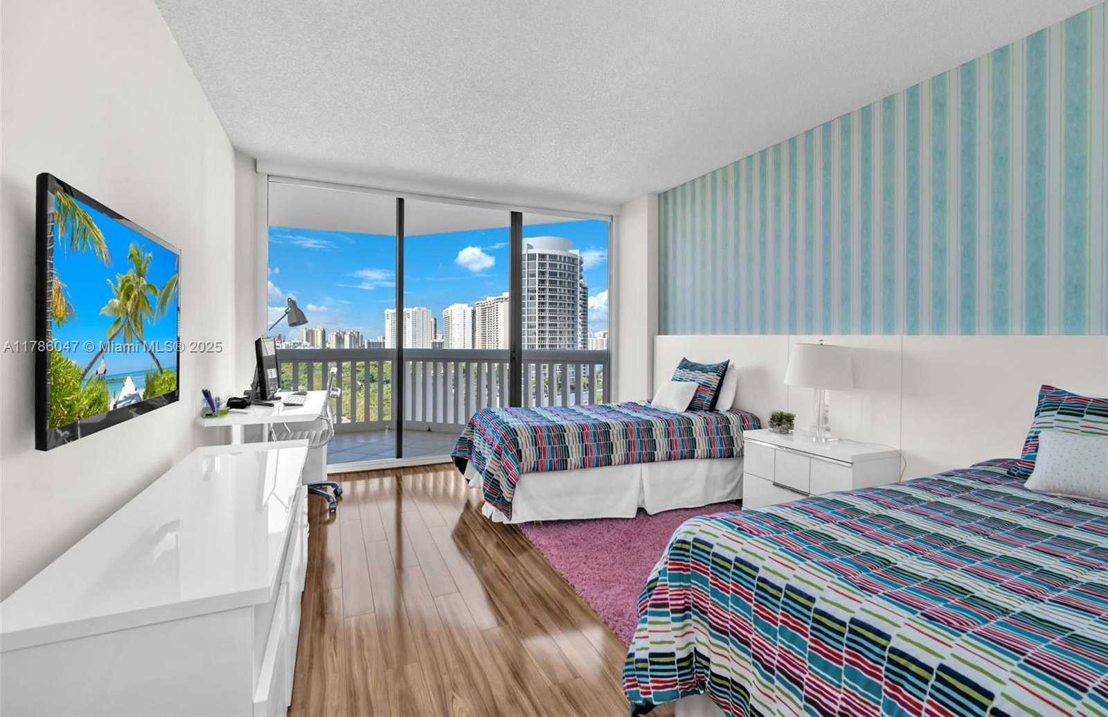 Small Image of 2000 ISLAND BLVD #1704, Aventura Number 24