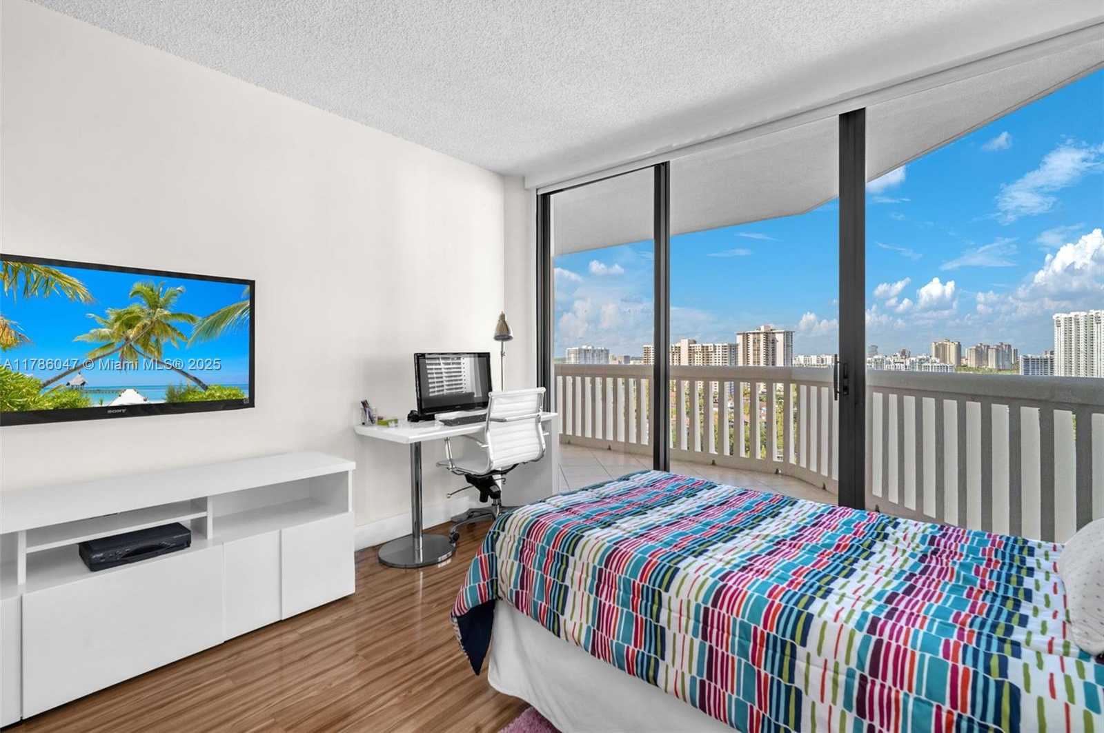 Small Image of 2000 ISLAND BLVD #1704, Aventura Number 25