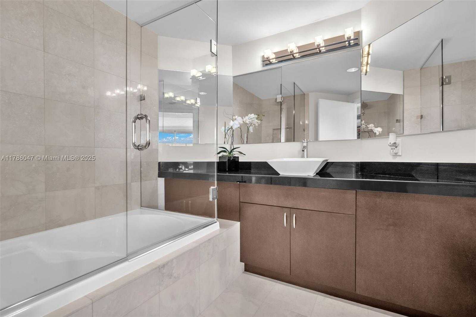 Small Image of 2000 ISLAND BLVD #1704, Aventura Number 28