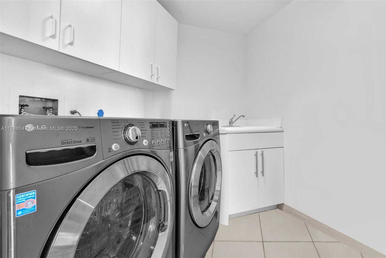 Small Image of 2000 ISLAND BLVD #1704, Aventura Number 31