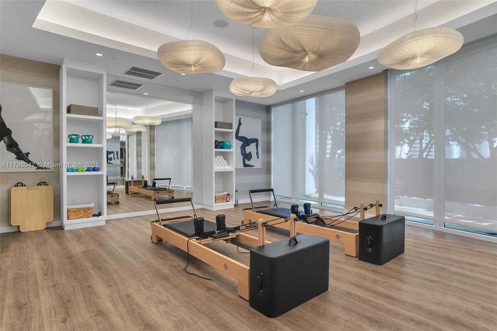 Small Image of 2000 ISLAND BLVD #1704, Aventura Number 35