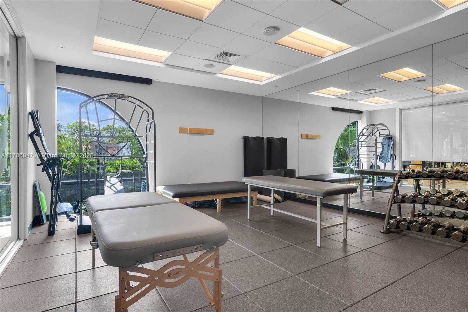 Small Image of 2000 ISLAND BLVD #1704, Aventura Number 39