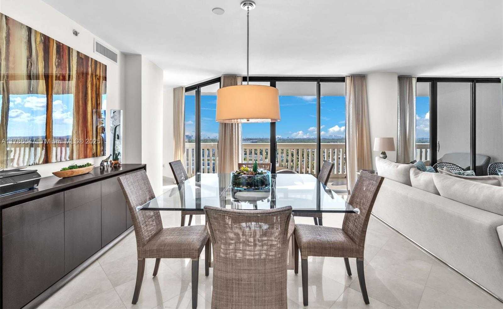 Small Image of 2000 ISLAND BLVD #1704, Aventura Number 4