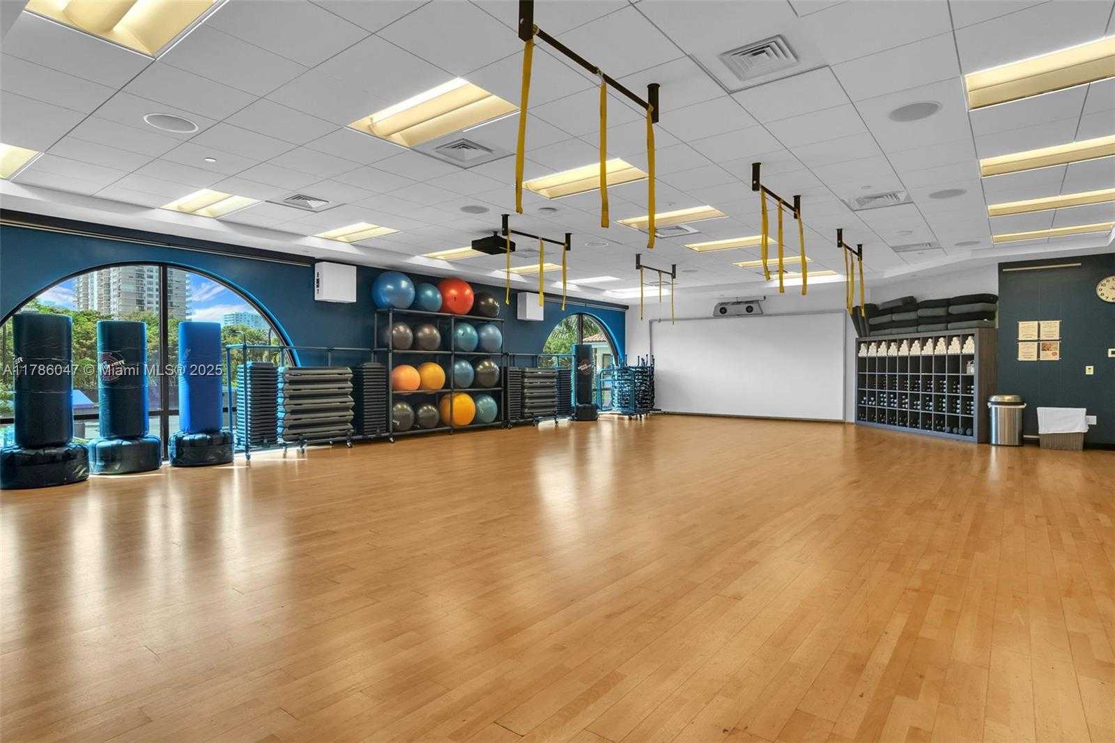 Small Image of 2000 ISLAND BLVD #1704, Aventura Number 42