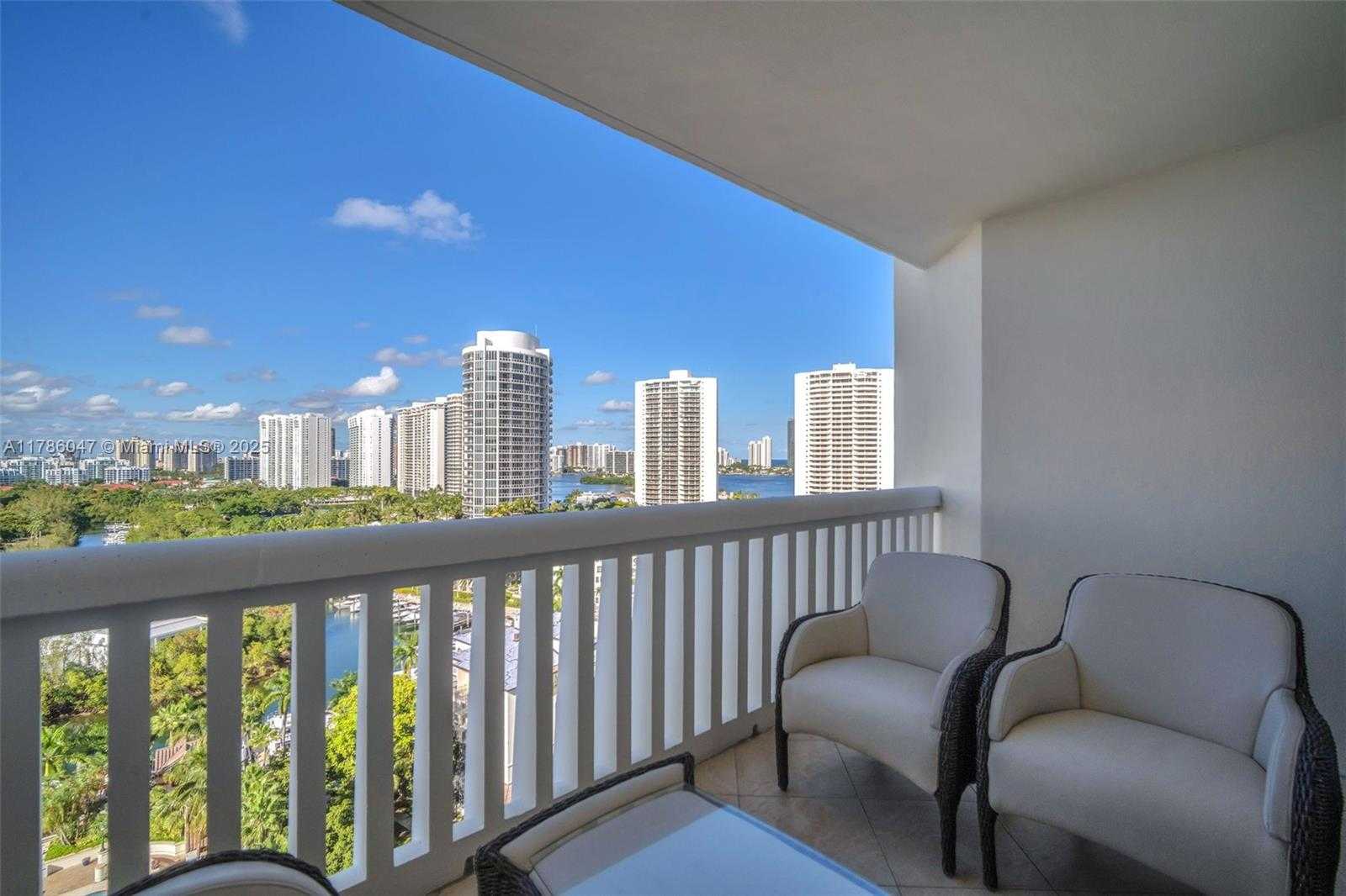 Small Image of 2000 ISLAND BLVD #1704, Aventura Number 55