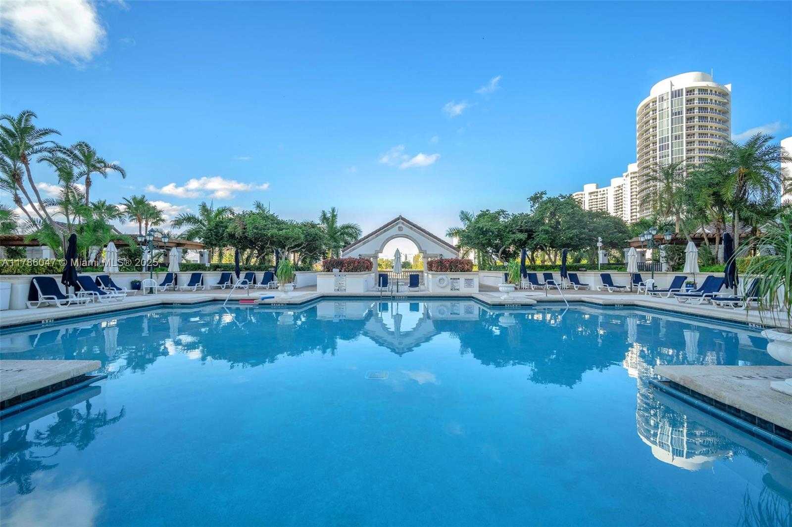 Small Image of 2000 ISLAND BLVD #1704, Aventura Number 60