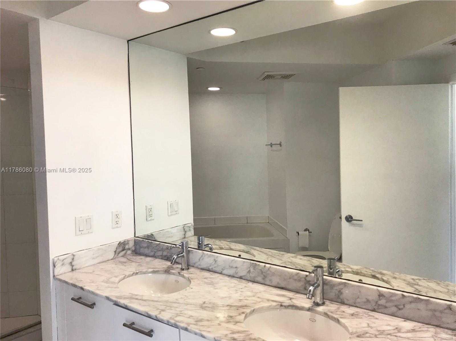 Small Image of 55 SOUTH EAST 6TH ST #1610, Miami Number 6