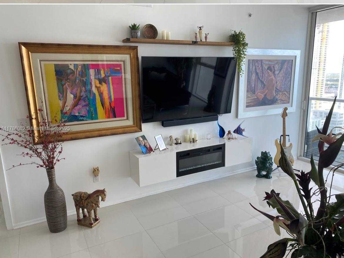 Small Image of 244 Biscayne Blvd, Miami, FL 33132, USA Number 16
