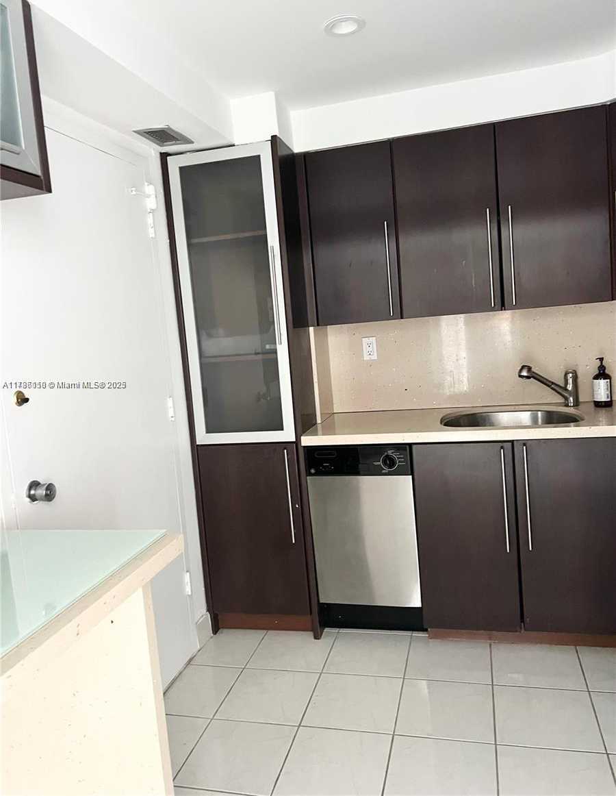 Small Image of 5838 COLLINS AVE #14F, Miami Beach Number 15