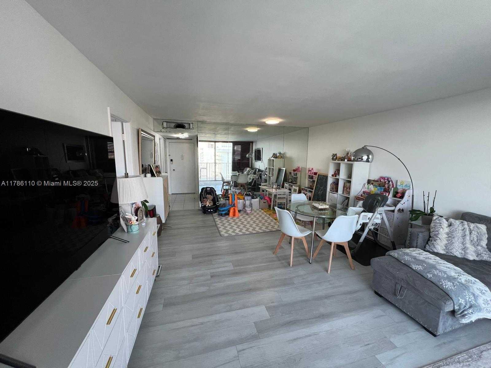 Small Image of 5838 COLLINS AVE #14F, Miami Beach Number 3