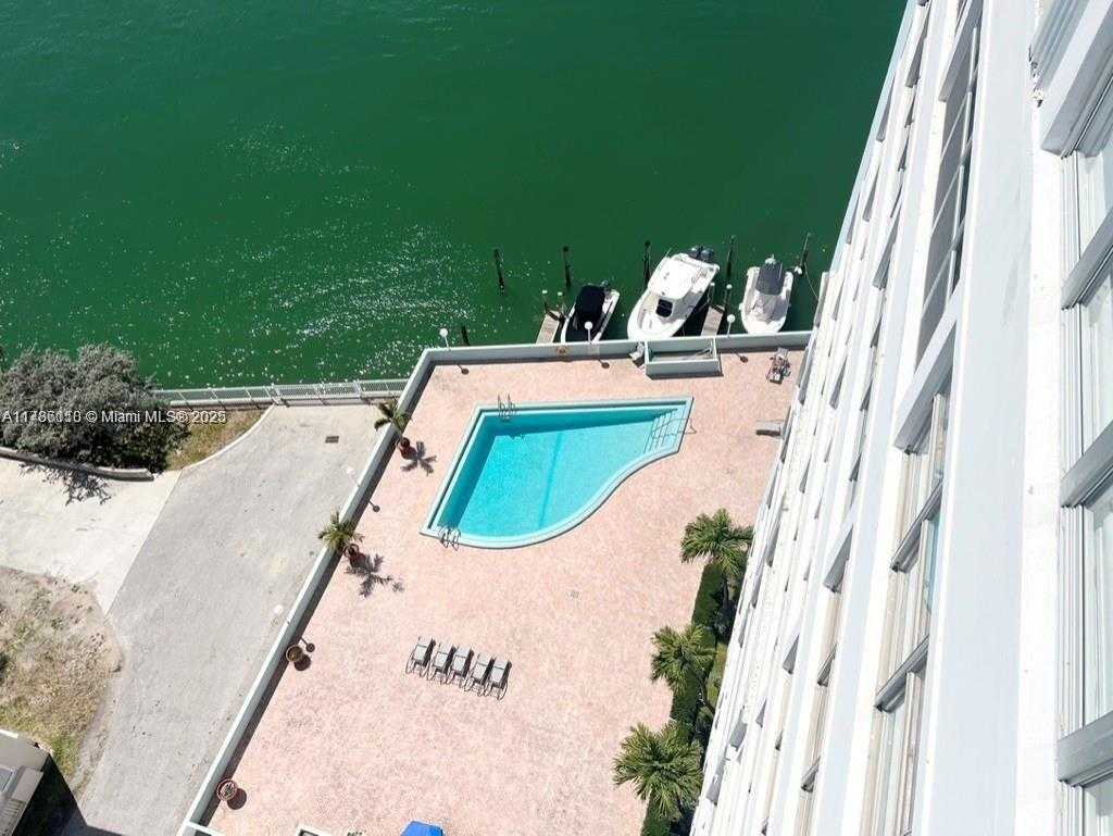 Small Image of 5838 COLLINS AVE #14F, Miami Beach Number 30