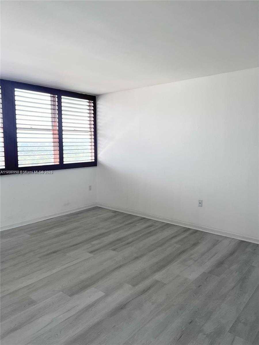 Small Image of 5838 COLLINS AVE #14F, Miami Beach Number 6